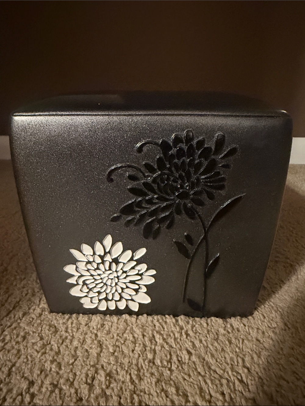Decorative Black and White Floral Accent Tissue Paper Holder